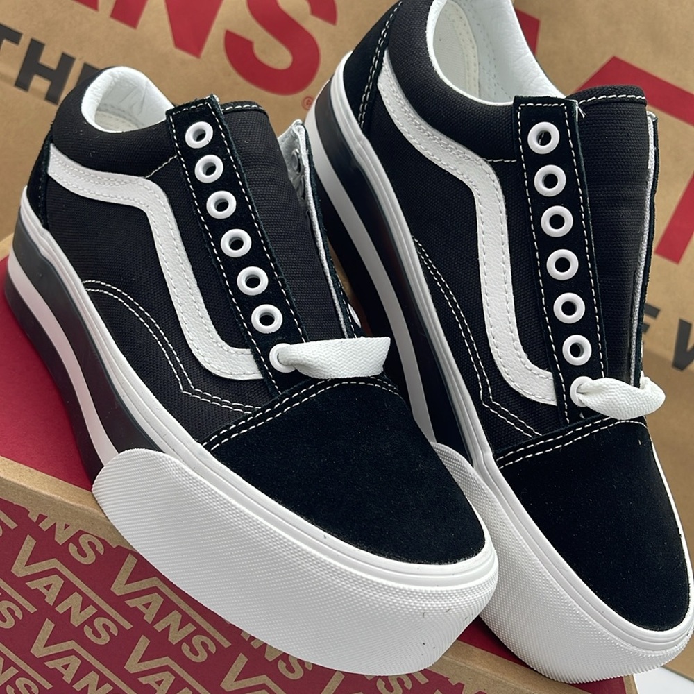 Vans Platform Sneakers Old Skool Stackform
Smarten Up Black/White
VN0009PZBZW - Picture 7 of 16